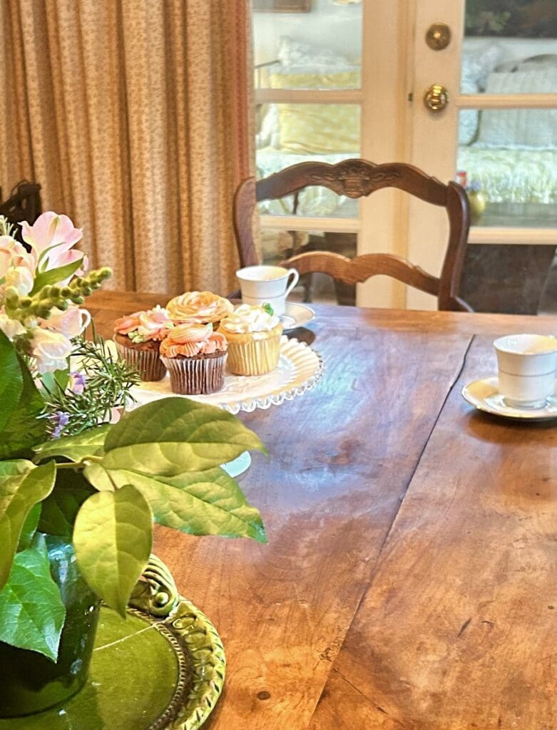 table with cupcakes