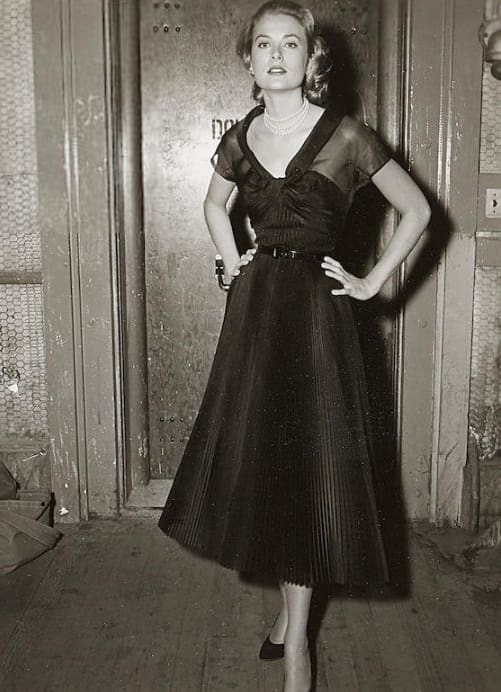 Grace Kelly in A-line skirt