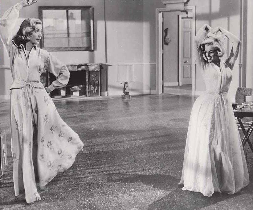 Lauren Bacall and Marilyn Monroe in swingy skirts
