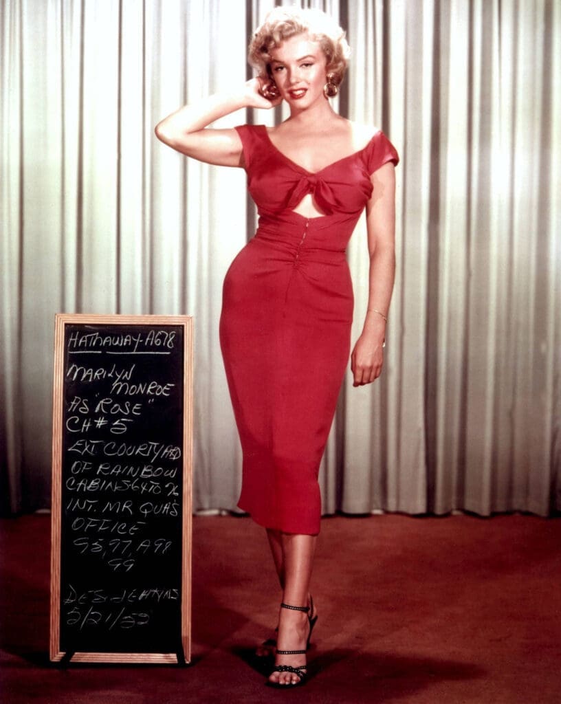 Marilyn Monroe in pencil skirt shape