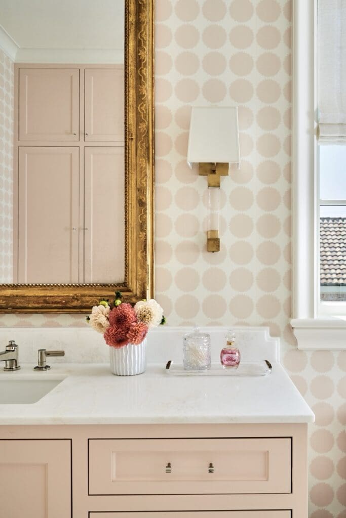 Bathroom/vanity